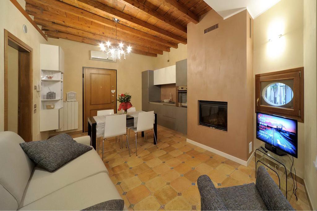 Antico Palazzo Signorile Apartment Salo Exterior photo